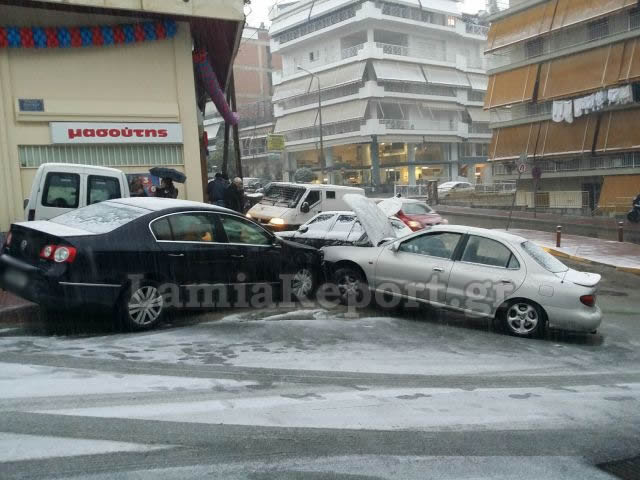 Λαμία: Έχασε τον έλεγχο στη χιονισμένη κατηφόρα [photos] - Φωτογραφία 6