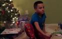 Απίστευτο! Δείτε πώς κάνει αυτό το παιδάκι όταν βλέπει πως ο Άγιος Βασίλης δεν του έφερε το δώρο που ήθελε... [video]