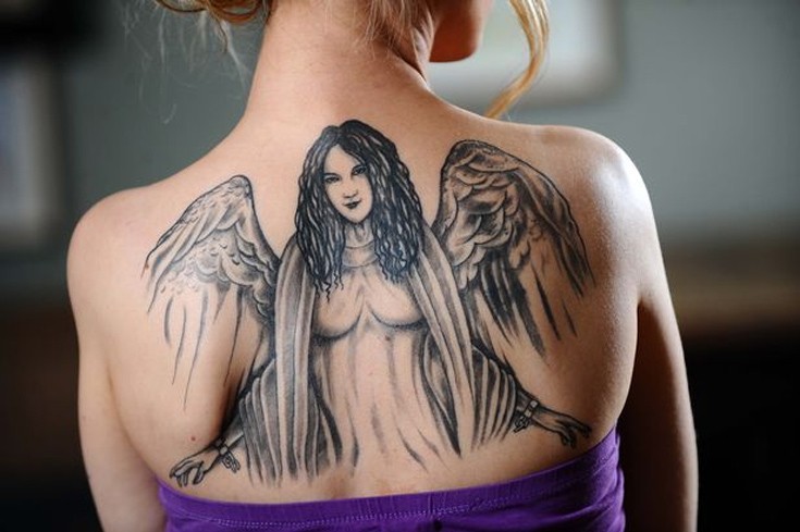 Έκανε τατουάζ με τη στάχτη της νεκρής αδελφής της - Φωτογραφία 3