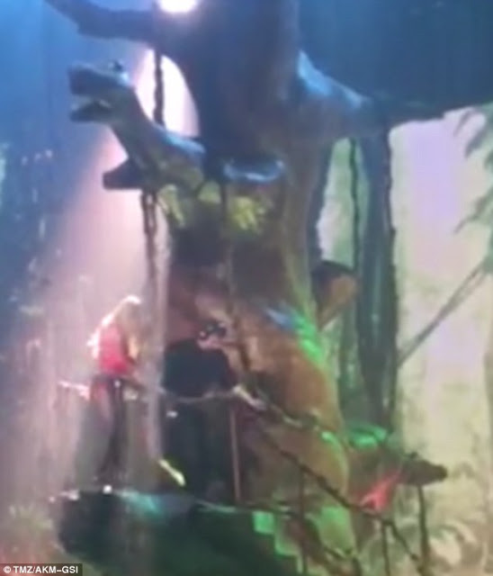 Κόλλησε η Britney Spears σε live show στο Las Vegas! [photos] - Φωτογραφία 4