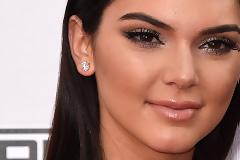 Δείτε πώς πήγε για καφέ η Kendall Jenner... [photos]