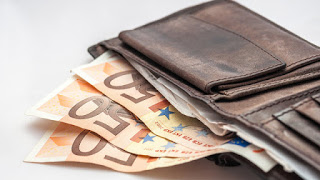 Γυναίκα βρήκε τσάντα με 800 ευρώ σε καφετέρια του Έβρου και την παρέδωσε! - Φωτογραφία 1