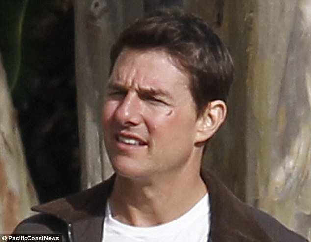 Ποιος χτύπησε τον Tom Cruise; Δείτε τον πως κυκλοφορεί... [photos] - Φωτογραφία 3
