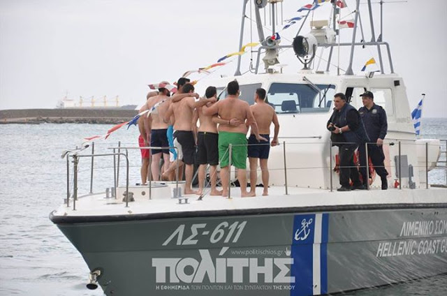 Με σκάφος της Frontex τα Θεοφάνεια στη Χίο - Φωτογραφία 2