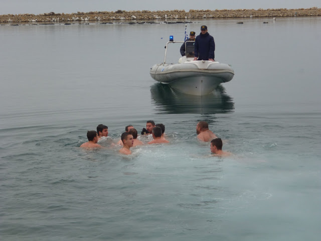 Με συννεφιά και αρκετό κόσμο τα Θεοφάνια στην Ξάνθη – Βούτηξαν οι τολμηροί - Φωτογραφία 3