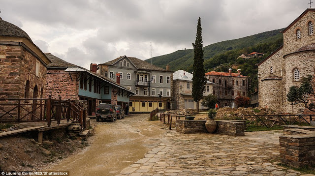 7723 - Εντυπωσιακές φωτογραφίες από το Άγιο Όρος στη Daily Mail - Φωτογραφία 11