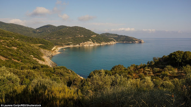 7723 - Εντυπωσιακές φωτογραφίες από το Άγιο Όρος στη Daily Mail - Φωτογραφία 23