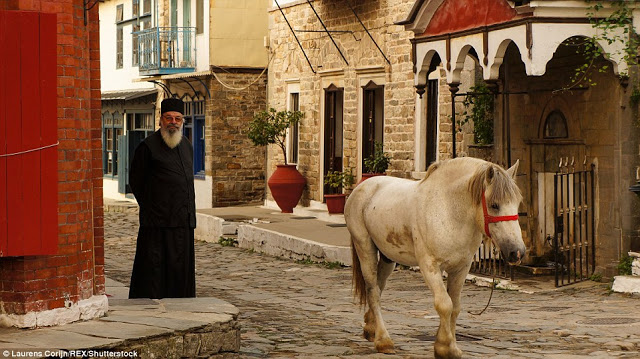 7723 - Εντυπωσιακές φωτογραφίες από το Άγιο Όρος στη Daily Mail - Φωτογραφία 8