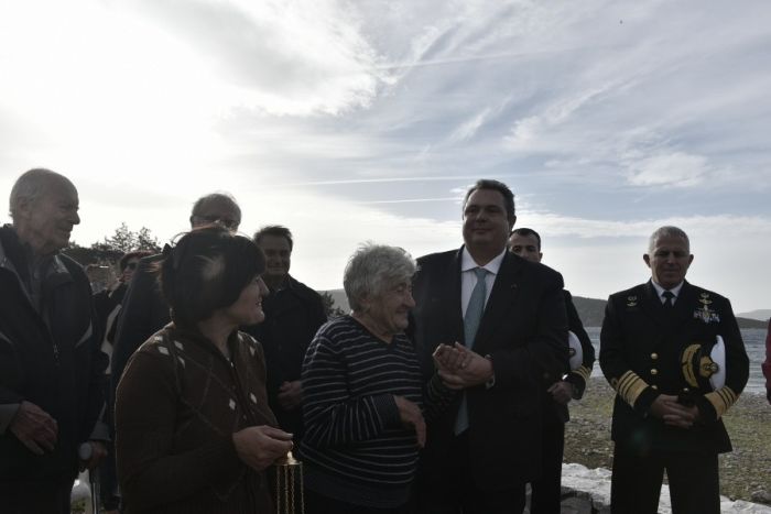 Θεοφάνεια στη φρεγάτα Κουντουριώτης για την ηγεσία του ΥΕΘΑ [photos] - Φωτογραφία 2