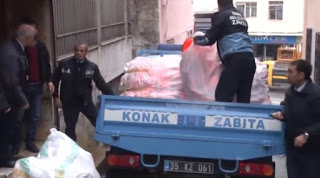 Το εμπόριο θανάτου των Τούρκων στο βωμό του κέρδους: Πουλάνε ψεύτικα σωσίβια στους πρόσφυγες που τους πνίγουν... - Φωτογραφία 1