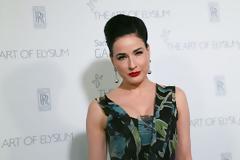 Απλά απίστευτη! Δείτε πώς εμφανίστηκε η Dita Von Teese σε τηλεοπτικό show... [photos]