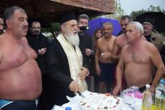 Οι χειμερινοί κολυμβυτές του Ρίου έκοψαν την Πρωτοχρονιάτικη πίτα τους [photos]