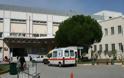 Κόρινθος: Νεαρή γυναίκα γέννησε στα σκαλοπάτια του νοσοκομείου