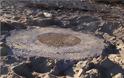 Βάλτος Πάργας: Έβαλαν τα καπάκια του βιολογικού κυριολεκτικά ΜΕΣΑ στην άμμο - Φωτογραφία 4