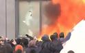 Κόσοβο: Μολότοφ και φωτιές έξω από το κτίριο της κυβέρνησης - Φωτογραφία 3