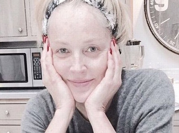 Η Sharon Stone ποζάρει στα 57 της χωρίς ίχνος make up [photo] - Φωτογραφία 2