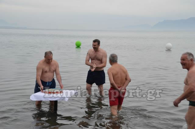 Γιατί βούτηξε με το εσώρουχο στη θάλασσα ο Απ. Γκλέτσος; [video] - Φωτογραφία 4