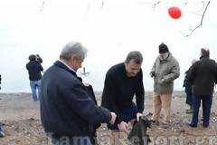 Γιατί βούτηξε με το εσώρουχο στη θάλασσα ο Απ. Γκλέτσος; [video]