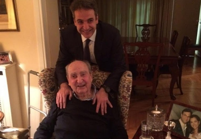 Η συνάντηση του Κωνσταντίνου Μητσοτάκη με τον Κυριάκο: Άντε και πρωθυπουργός του ευχήθηκε [photo] - Φωτογραφία 2
