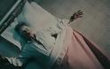 Ανατριχιαστικό: Το τελευταίο videoclip του David Bowie τον δείχνει να πεθαίνει σε ένα νοσοκομείο... [video] - Φωτογραφία 2