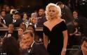 Ποιος πασίγνωστος ηθοποιός κορόιδεψε τη Lady Gaga για τη Χρυσή Σφαίρα που κέρδισε; [photos] - Φωτογραφία 4