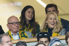 Αρραβωνιάστηκε ο 84χρονος Rupert Murdoch την αγαπημένη του Jerry Hall! [photos]