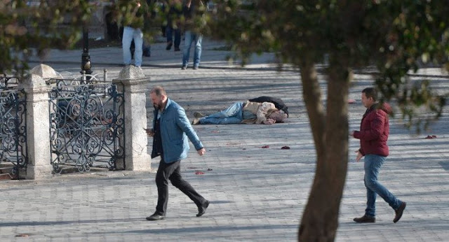 Τρομοκρατική επίθεση στην Κωνσταντινούπολη: Δείτε τις σκληρές εικόνες από το σημείο της έκρηξης... [photos] - Φωτογραφία 2