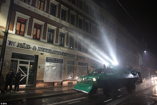 Τα έσπασαν όλα τη Γερμανία: 250 χούλιγκαν έσπασαν μαγαζιά ξένων και διέλυσαν την Λειψία... [photos] - Φωτογραφία 6