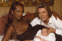 Αυτή είναι η κόρη του David Bowie και ο λόγος που ο τραγουδιστής είχε υποσχεθεί να είναι υγιής... [photos]
