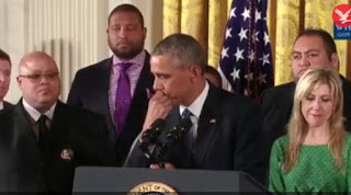 ΗΠΑ: Δημοσιογράφοι κατηγορούν τον Ομπάμα για ψεύτικα δάκρυα - Φωτογραφία 1