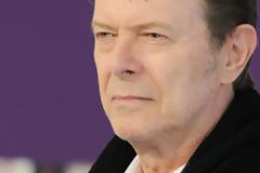 Συγκινητικό: Δείτε πως αποχαιρέτισαν τον David Bowie οι θαυμαστές του σε Αμερική και Βρετανία... [photos]