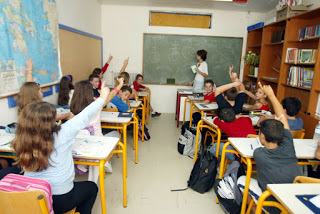 Σάλος με τα δίδακτρα σε δημόσια σχολεία που πρότεινε ο Τριανταφυλλίδης. Ποια είναι η ανακοίνωση που εξέδωσε; - Φωτογραφία 1