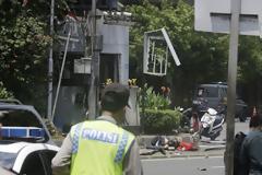 Τι βρήκαν οι αστυνομικοί στο σημείο των εκρήξεων στην Ινδονησία; [photos]