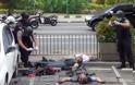 Τι βρήκαν οι αστυνομικοί στο σημείο των εκρήξεων στην Ινδονησία; [photos] - Φωτογραφία 3