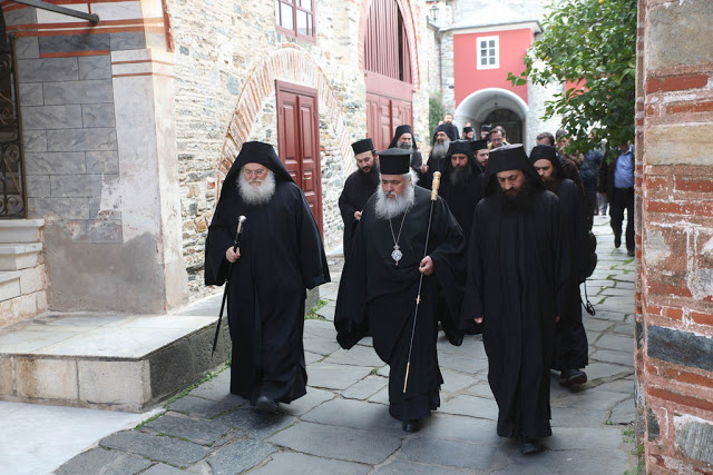 7770 - Η είσοδος του Νέου Έτους στο Βατοπαίδι (φωτογραφίες) - Φωτογραφία 4