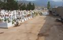 Απίστευτος βανδαλισμός σε νεκροταφείο: Έσπασαν σταυρούς και τάφους ενώ έκαψαν την Αγία Τράπεζα...