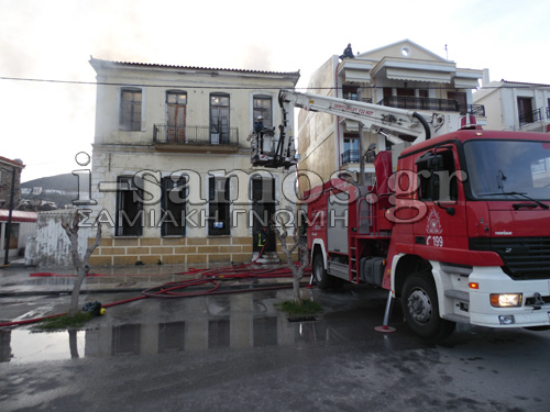 Κάηκε το παλιό κτίριο της Ταξιαρχίας. Ένας σοβαρά τραυματίας! [video + photos] - Φωτογραφία 6