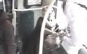 Απίστευτο περιστατικό σε λεωφορείο στο Λονδίνο: Γυναίκα μαχαιρώνει νεαρό μπροστά στα έκπληκτα μάτια όλων... [photos] - Φωτογραφία 3