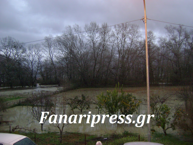 Ξεχείλισε ο Αχέροντας στο Καστρί Πρέβεζας - Διακοπή από και προς στο Καναλάκι [photos] - Φωτογραφία 2