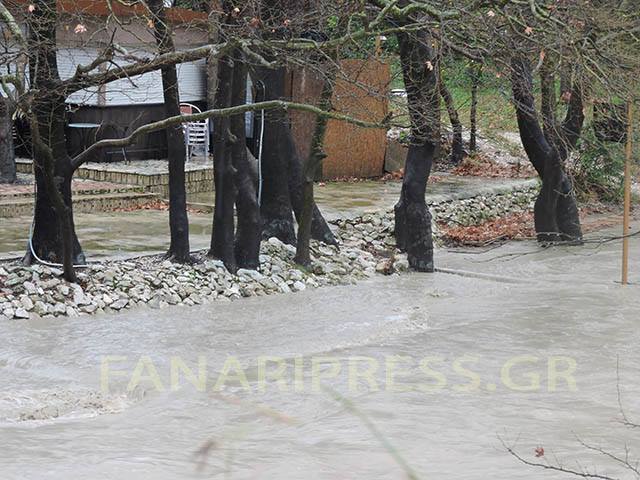 Έντονες βροχές στα όρια στην περιοχή του Φαναρίου Πρεβέζης - Φωτογραφία 2