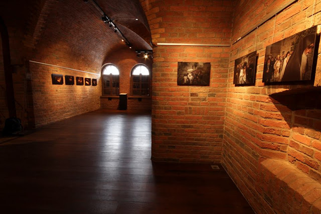 7782 - Φωτογραφίες του εκθεσιακού χώρου όπου τρεις Πολωνοί φωτογράφοι εκθέτουν έργα τους από το Άγιο Όρος - Φωτογραφία 14