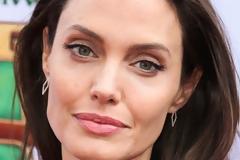 Παγκόσμια ανησυχία για την Angelina Jolie: Σοκάρει η νέα αποστεωμένη εμφάνισή της! [photos]