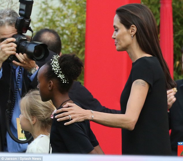 Πιο αδύνατη από ποτέ η Angelina Jolie στην πρεμιέρα του Kung Fu Panda 3... [photos] - Φωτογραφία 2