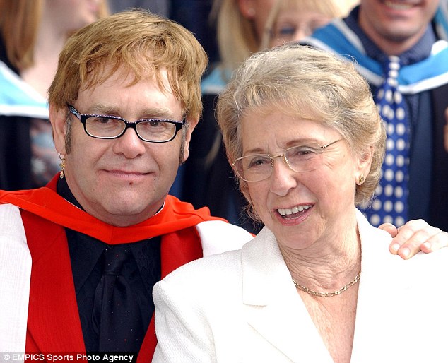 Δείτε τη μαμά του Elton John... [photo] - Φωτογραφία 2
