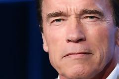Θα πάθετε πλάκα! Δείτε τι αμάξι οδηγάει ο Arnold Schwarzenegger... [photos]