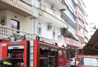 ΣΟΚ: Πυρκαγιά σε αποθήκη στην οδό Δεληγιώργη στα Τρίκαλα [photos] - Φωτογραφία 1