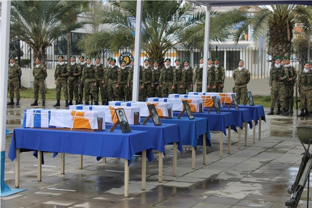 Tελετές παραλαβής στην Κύπρο και παράδοσης στην Ελλάδα των λειψάνων 6 ελλήνων στρατιωτικών - Φωτογραφία 15