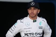 Θα πάθετε πλάκα! Μπορεί ο Lewis Hamilton να οδηγάει για τη Mercedes αλλά προτιμάει την... [photos]