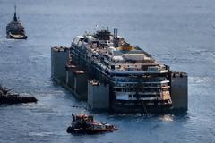 Συγκλονιστικές εικόνες: Το Costa Concordia 2 χρόνια μετά...