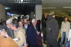 Υποδέχτηκαν με συνθήματα και πανό τη Fraport στο αεροδρόμιο Χανίων